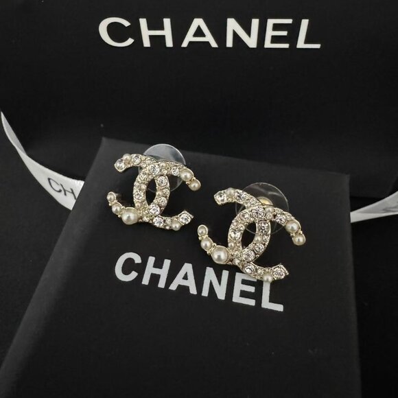 CHANEL Jewelry - ✅Chanel Classic Pearl Double C Earrings